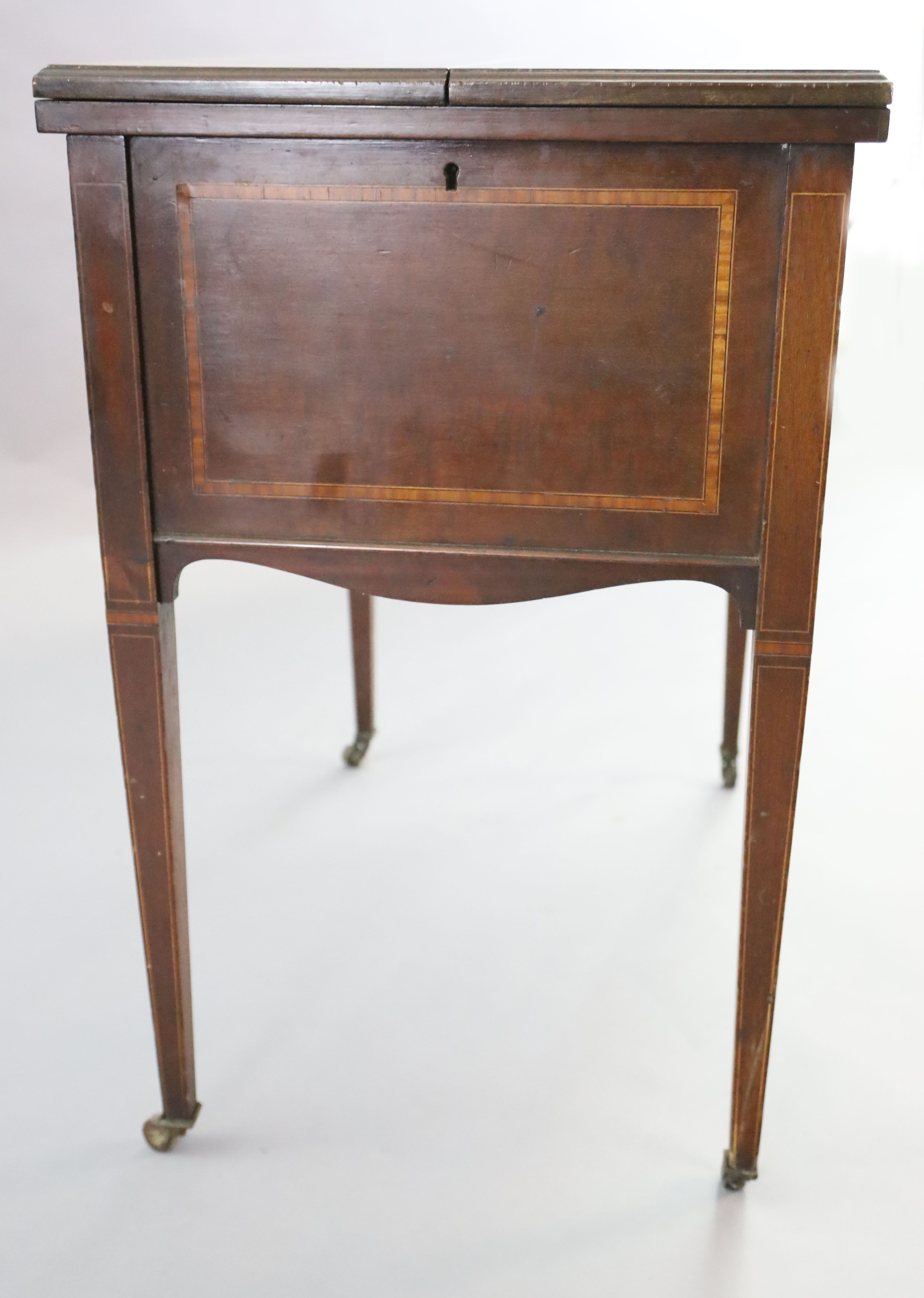 An Edwardian satinwood banded mahogany games/drinks table,